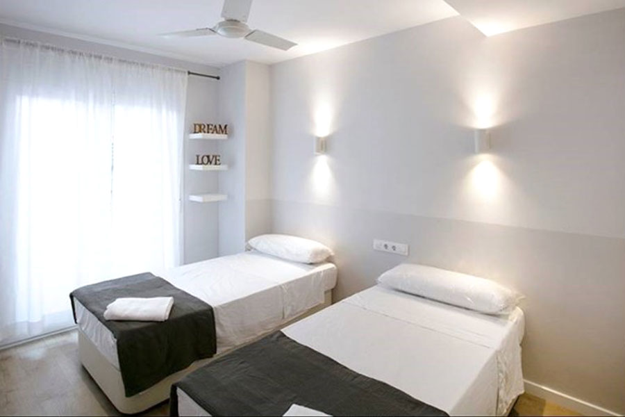 Apartment - Shared Double Room
w/o AC (no fee) or with A/C (fee)