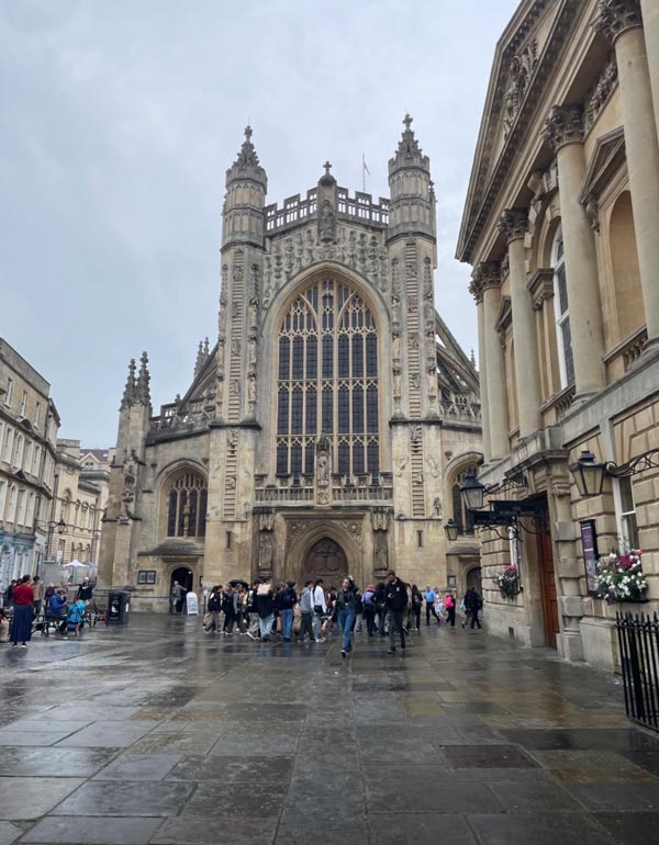 Photo of Bath Abbey in Bath, Somerset, England on a rainy day