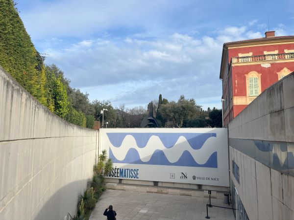 Photo of entrance of the Matisse 