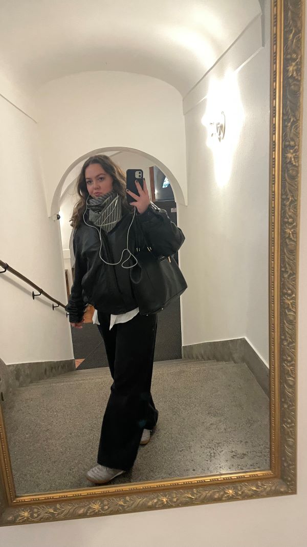 Mirror selfie of study abroad student in CEA CAPA Study Center