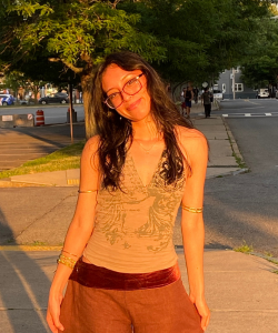 Emily Menjivar, Content Creator - Photographer