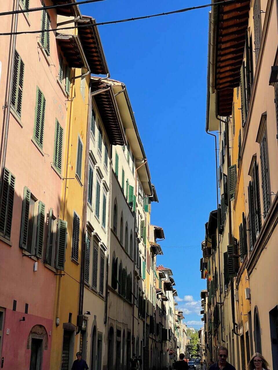 The narrow streets of Firenze are colorful and beautiful