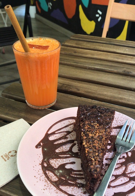 fresh juice and vegan cake from Mimimi Café