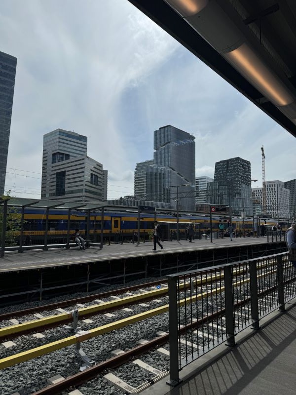 Image of Amsterdam Zuid stop with buildings in background