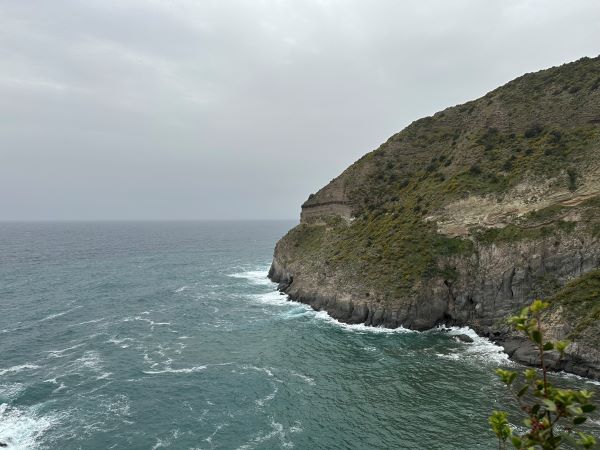 Image of ocean and rocky coastline