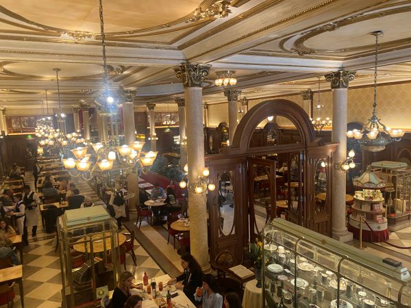 Image of La Ideal, a large historical cafe 