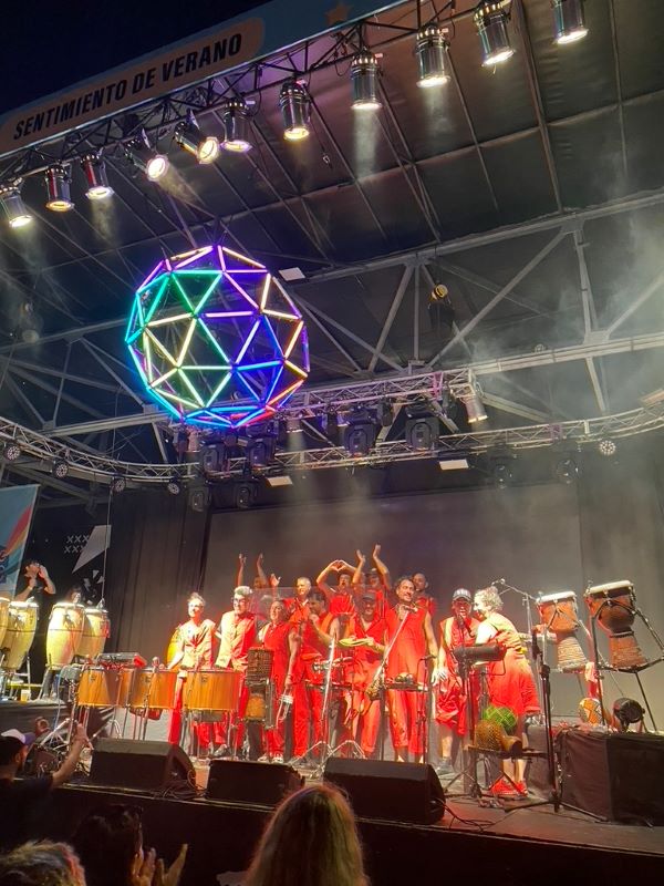 La Bomba de Tiempo Drumshow with performers on stage