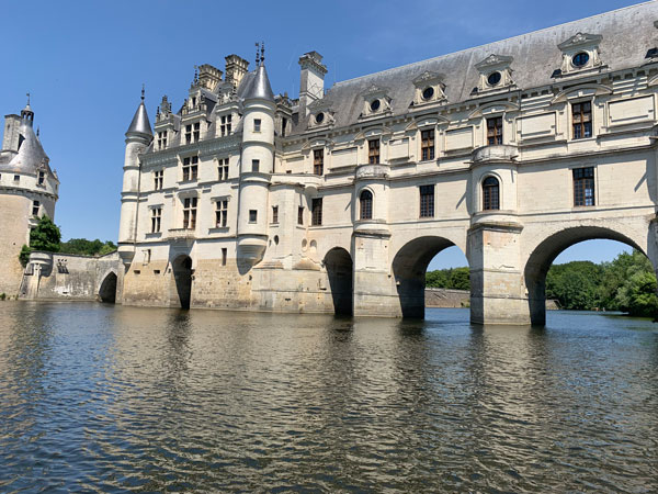 A castle with Château de Chenonceau over water