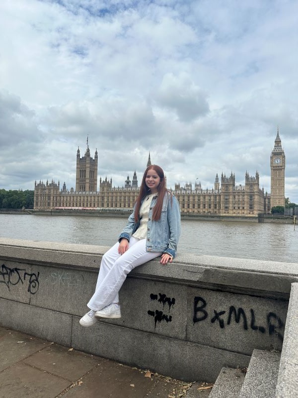 Study abroad student sitting on bench overlooking the Big Ben