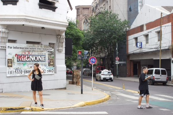 Civilians in Recoleta street
