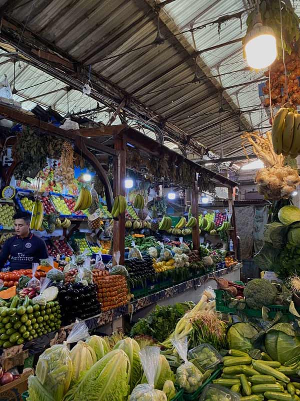 A market with many fruits and vegetables