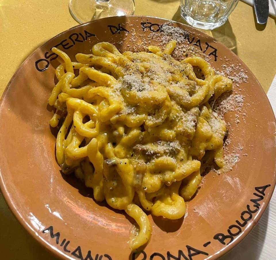 A plate of carbonara pasta