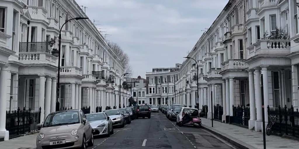 spring-2023_london_emma-malone_kensington-white-victorian-houses-featured