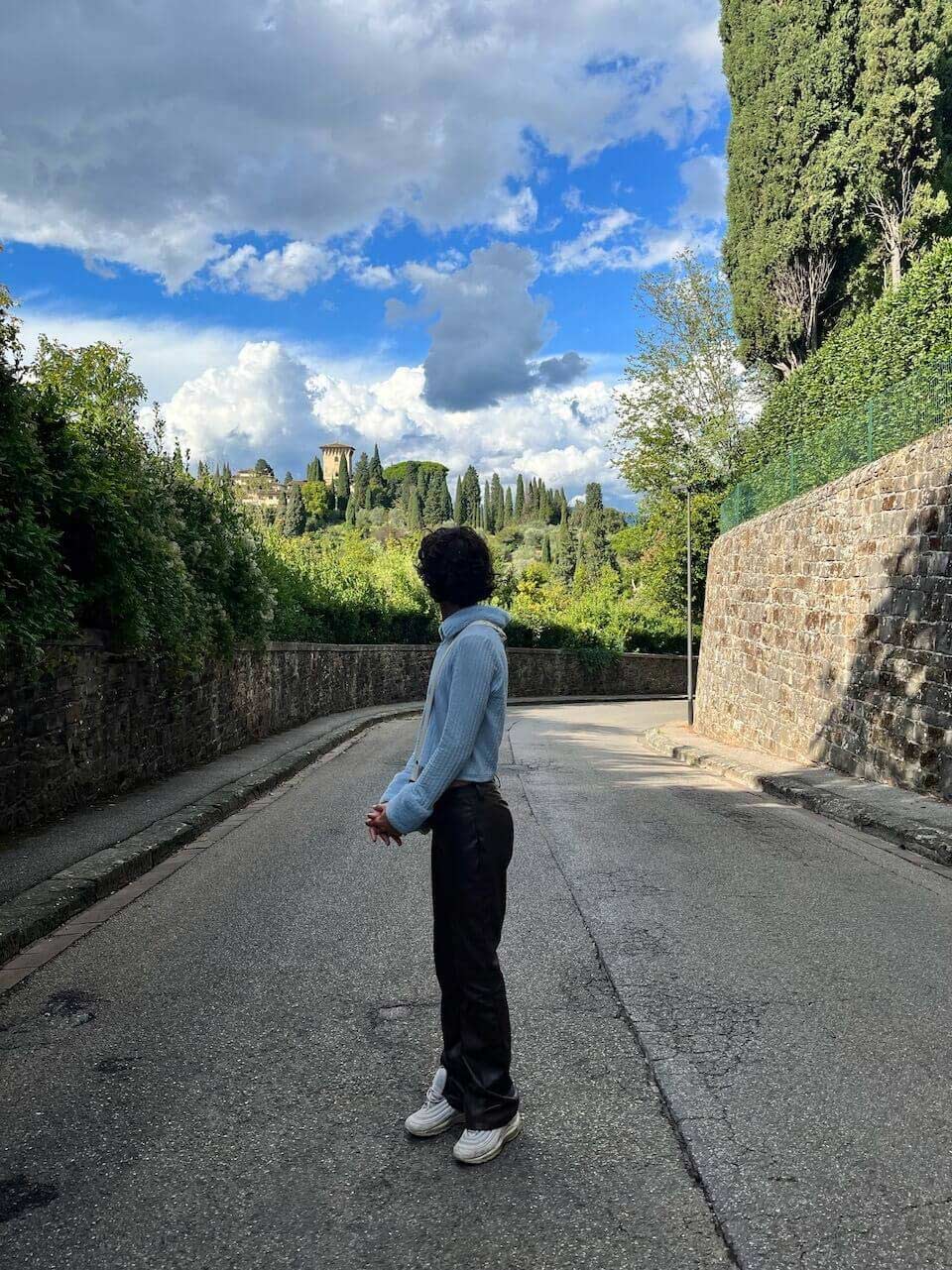 StudyAbroad_fall2022-florence_william-lammons_sunny-walk-after-class