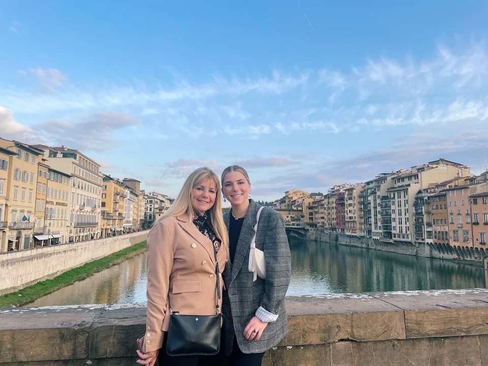 StudyAbroad_Spring2022_Florence_Avalon_Aloia_Avalon_with_her_mother