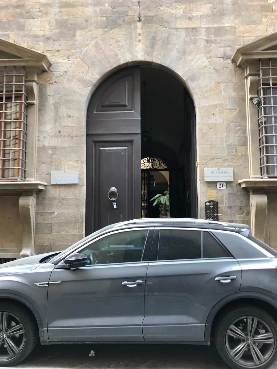 The entrance to the CEA CAPA Florence center