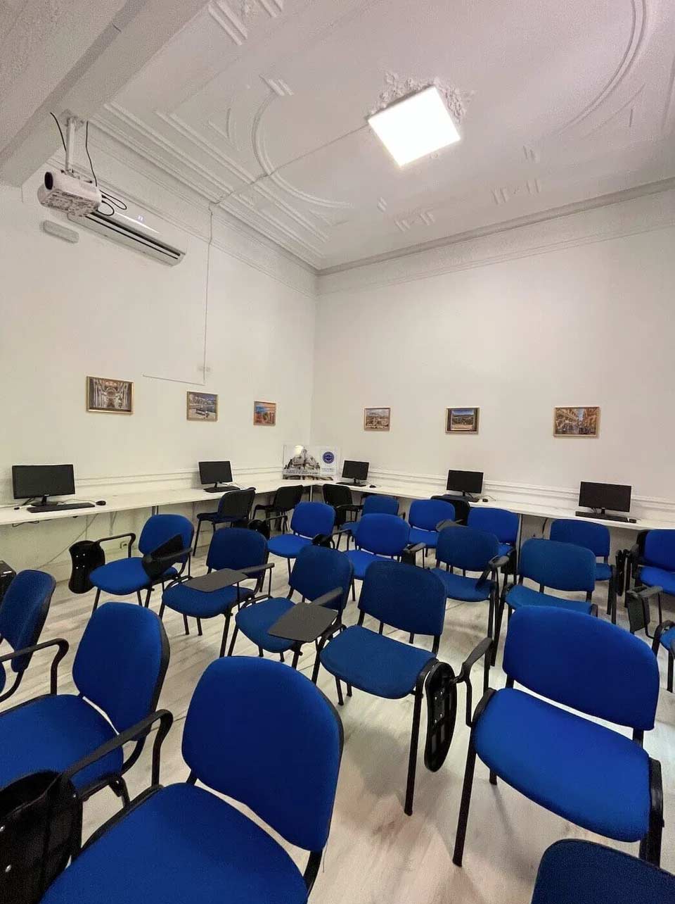 StudyAbroad_Summer2022_Barcelona_Mia_Forouhari_classroom_in_CEA_CAPA_Barcelona_center