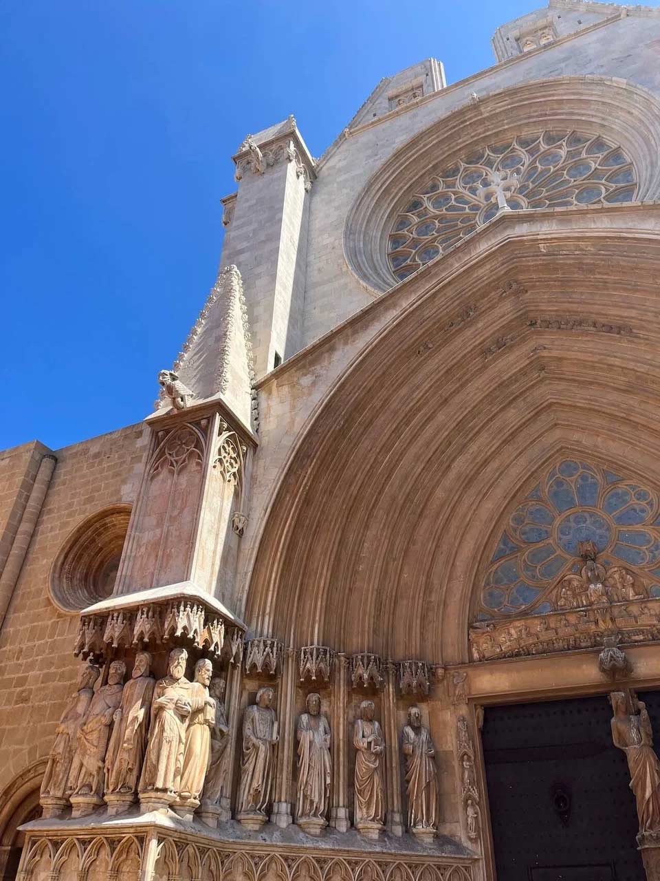main entrance of Tarragonas cathedral