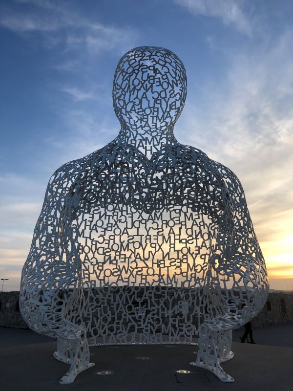 Photo of the Nomad Statue during sunset