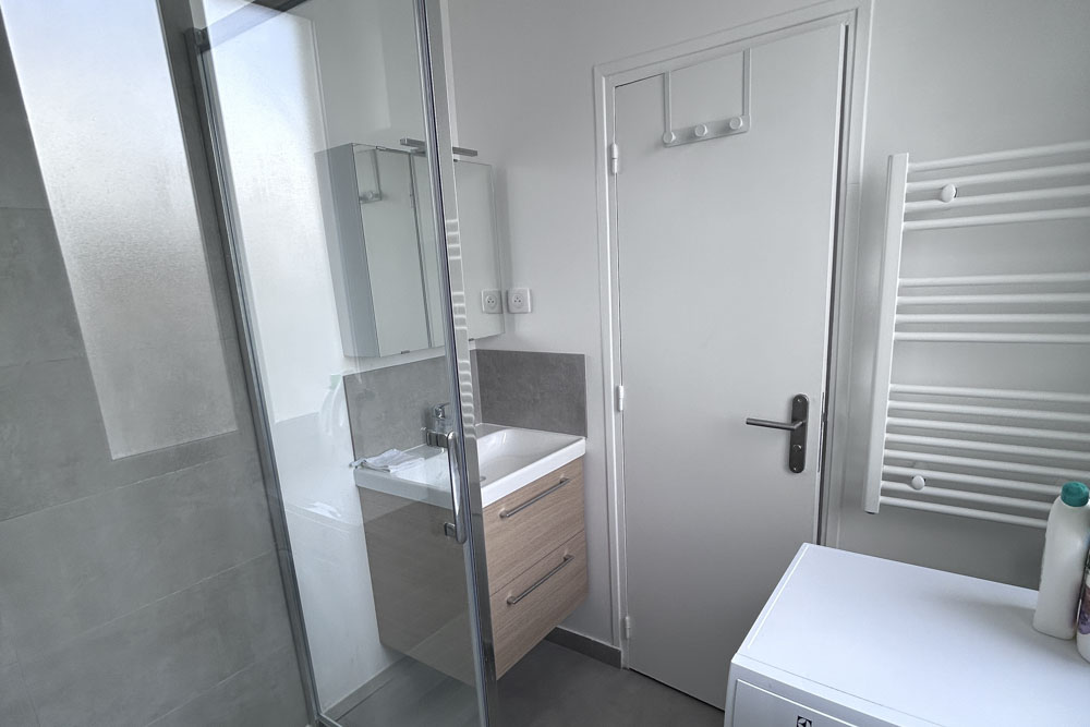 Premium Apartment - Shared Room