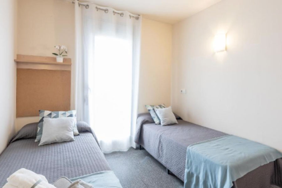 Apartment - Shared Double Room  

w/o AC (no fee) or with A/C (fee)