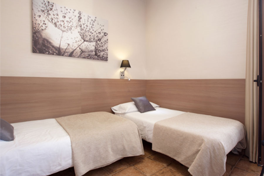 Apartment - Shared Double Room  

w/o AC (no fee) or with A/C (fee)