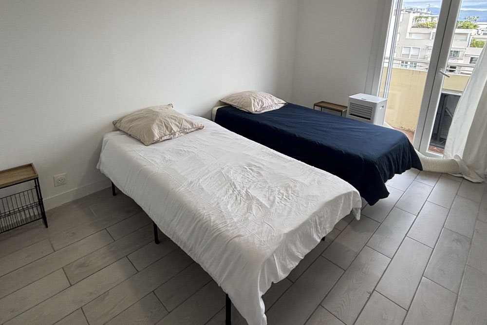 Apartment - Shared Room