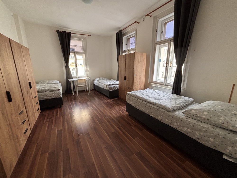 Apartment - Shared Room (with Living Room)