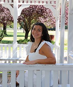Abigail Menendez,  Content Creator - Photographer