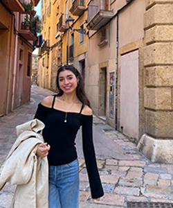 Amelia Fontana, Content Creator - Blogger