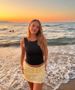 Lola Knoebel, Content Creator - Blogger