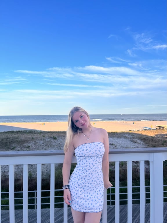 Julia Tillsley,  Content Creator - Blogger